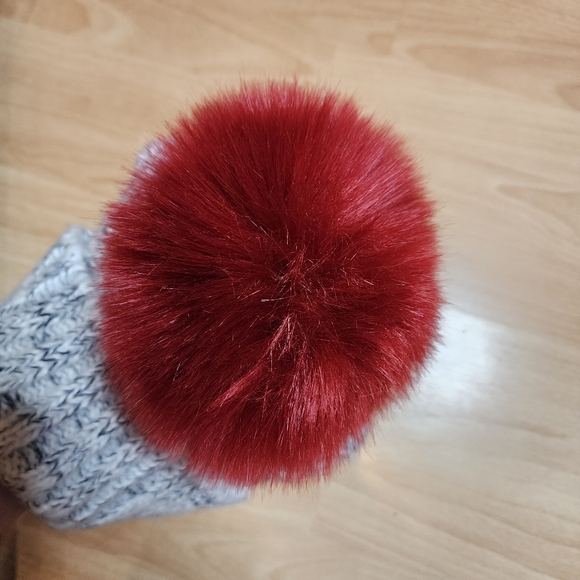 Barney\'s New York Wool Blend Grey Knit Beanie Faux Fur Large Red Pom‎ Pom